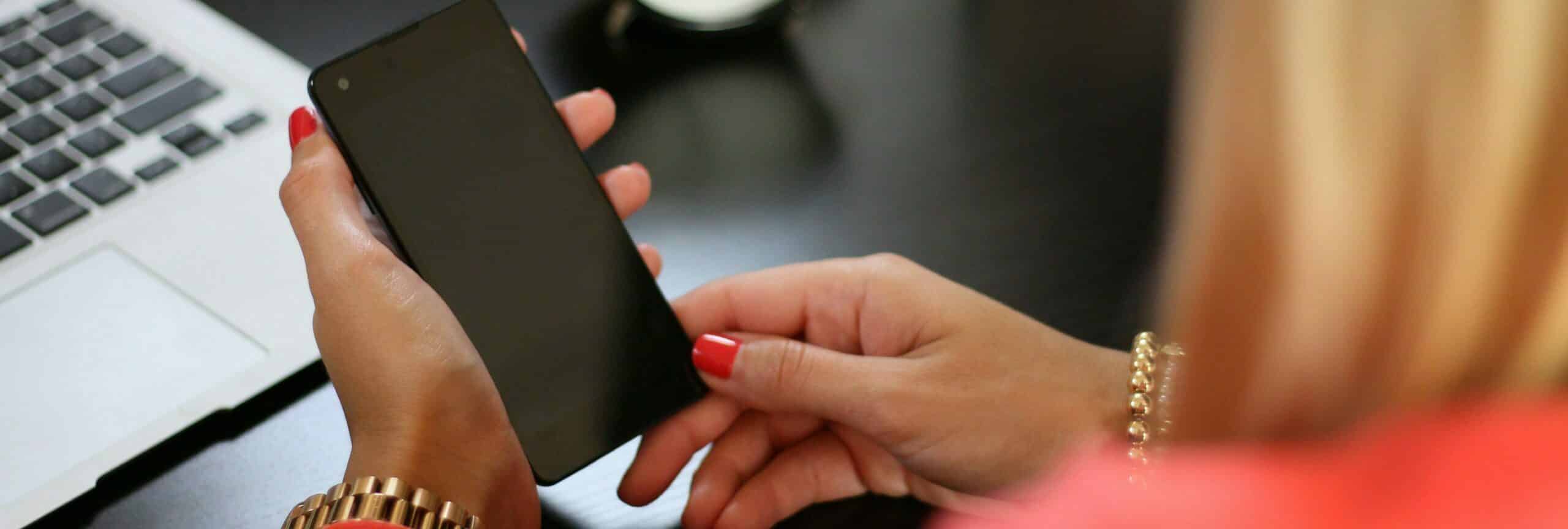 Warum Sie keine öffentlichen Ladestationen benutzen sollten für Ihr Smartphone