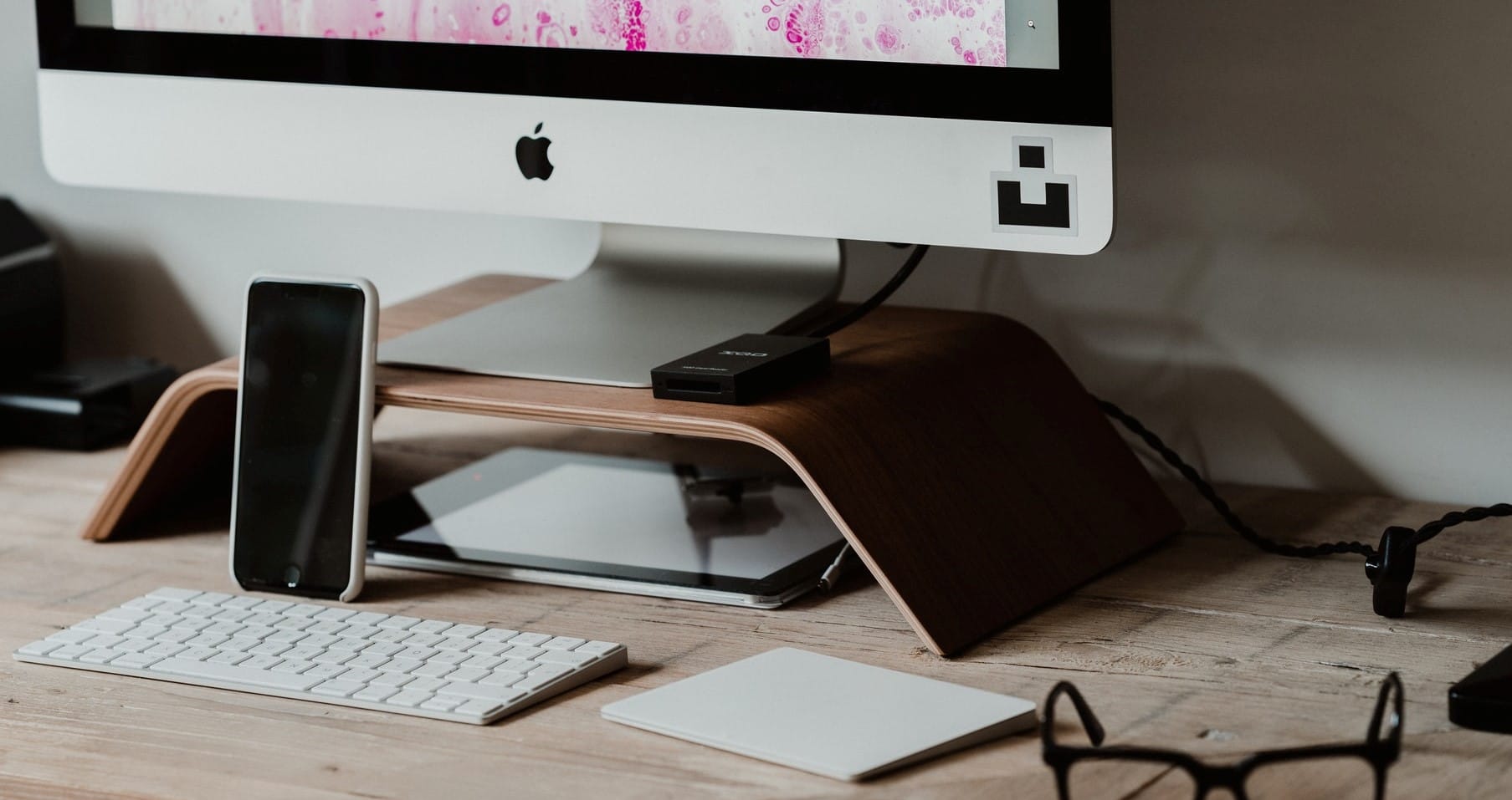 Die richtige Peripherie-Ausrüstung für das Home-Office – Tastatur, Maus, Monitor