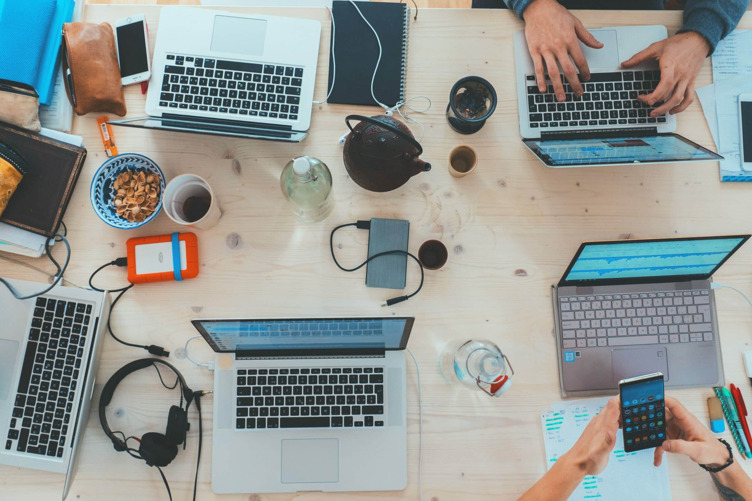 [](https://pub-aaa581b3199a4013b55db900a21532ea.r2.dev/wp-content/uploads/ozubnc-6e2s-e1684360909227.jpg)
Microsoft 365 vs. andere Produktivitätssuiten: Welche Lösung ist die richtige für Ihr Unternehmen?