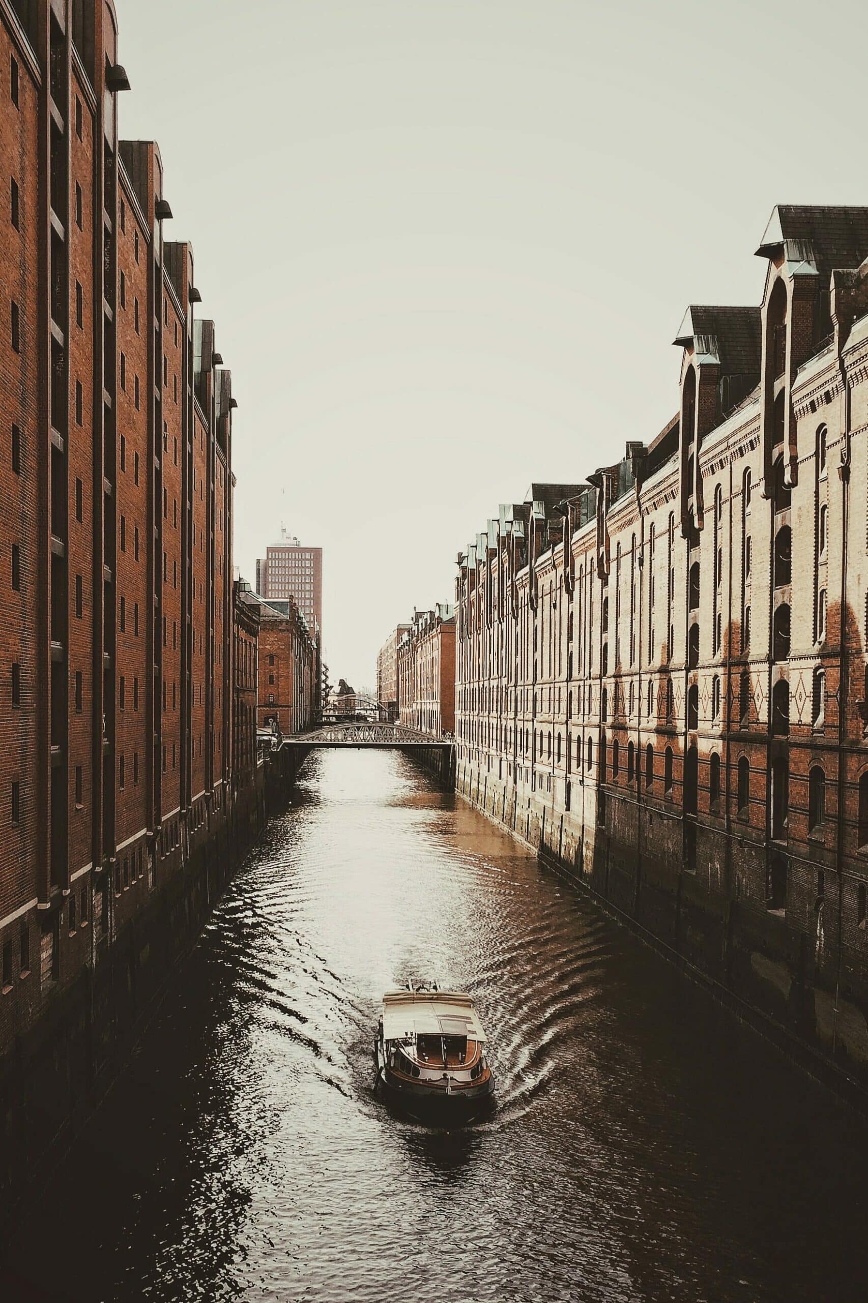 Digitalisierung und Netzwerkmanagement: Wie Geschäftsführer in Hamburg von innovativen Technologien profitieren können