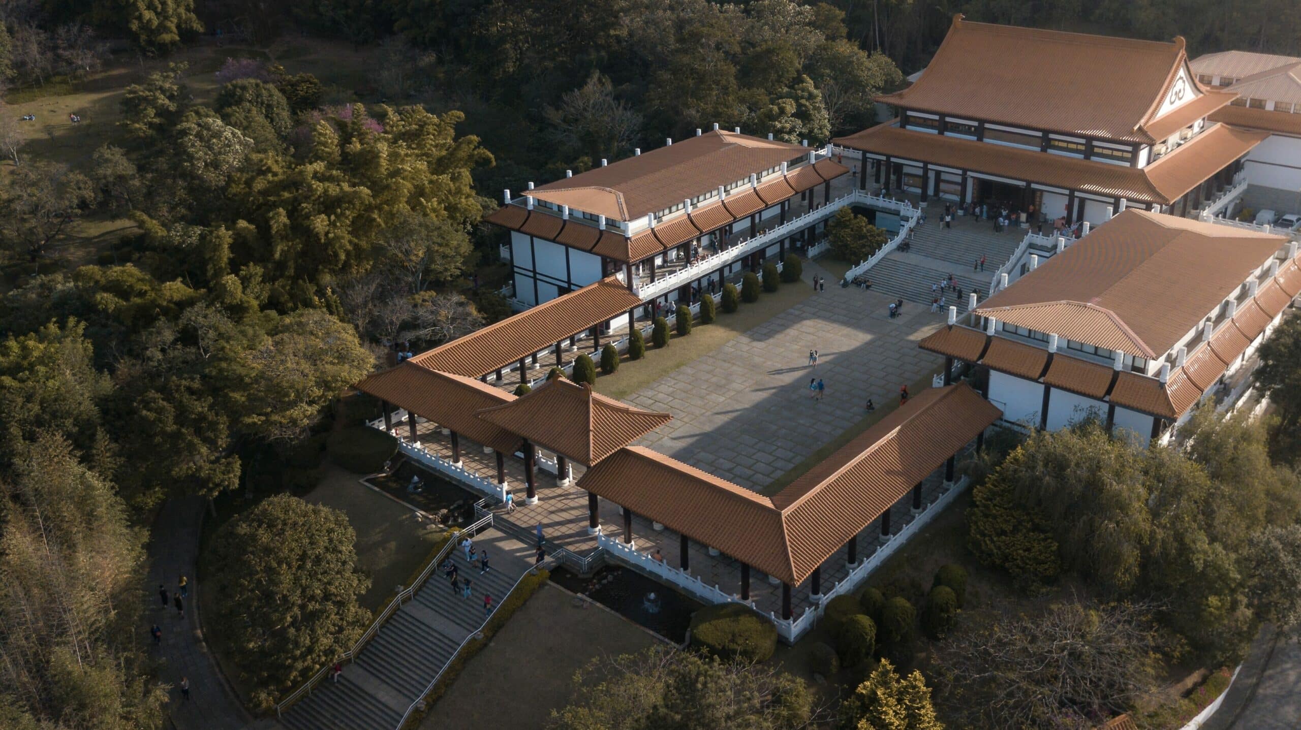 [](https://pub-aaa581b3199a4013b55db900a21532ea.r2.dev/wp-content/uploads/ozubnc-6e2s-e1684360909227.jpg)
Resilienztraining für Geschäftsführer: Tipps und Übungen zur Steigerung der psychischen Widerstandskraft