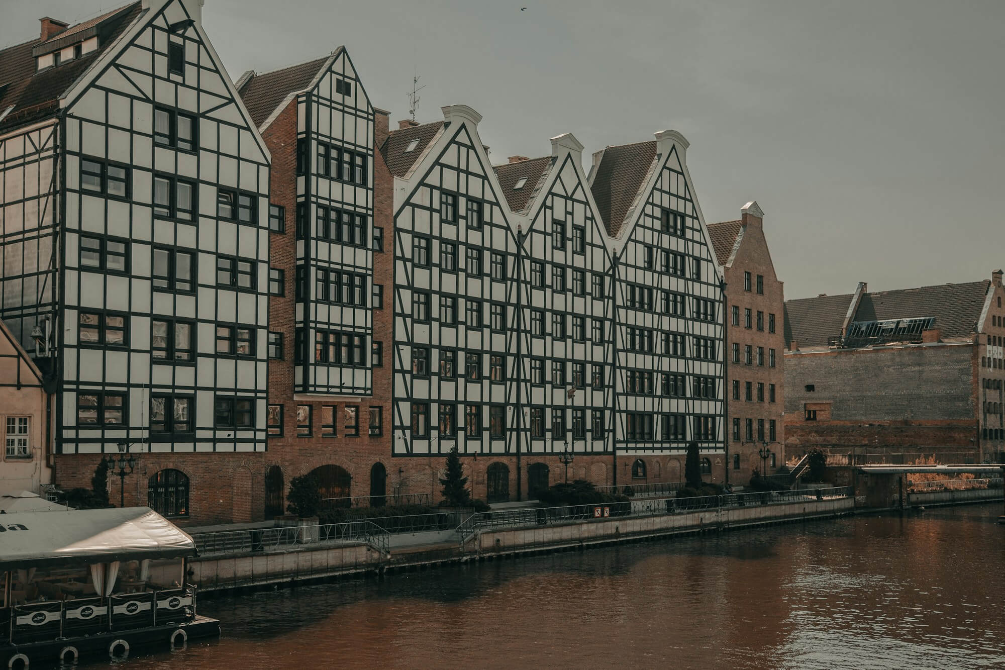 Case Study: So stellt hagel-IT die Einhaltung von Fördermittel-Richtlinien bei der IT-Beschaffung sicher