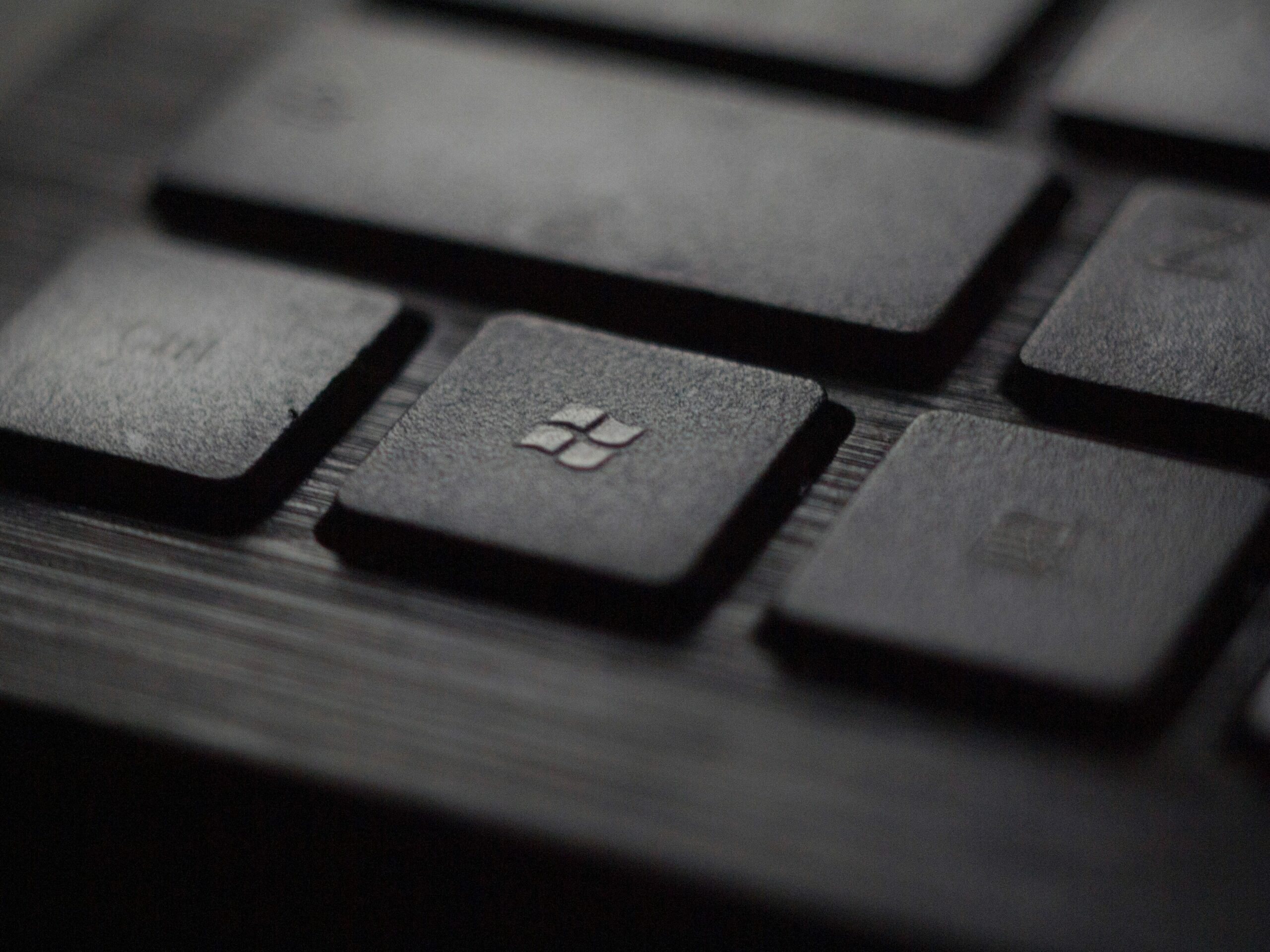 [](https://pub-aaa581b3199a4013b55db900a21532ea.r2.dev/wp-content/uploads/ozubnc-6e2s-e1684360909227.jpg)
Windows 365 vs. traditionelle IT-Infrastruktur: Vor- und Nachteile für Geschäftsführer